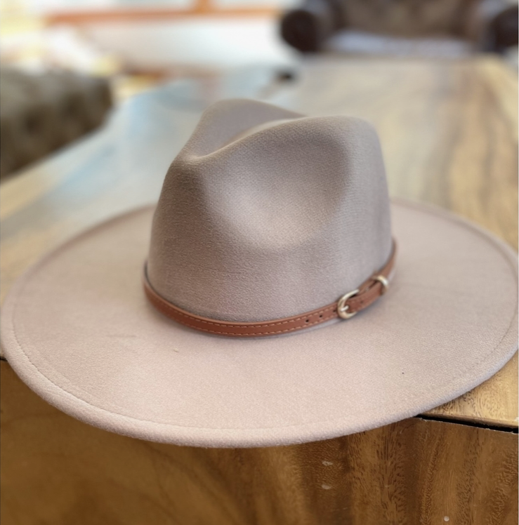 Structured Panama hat in vegan felt