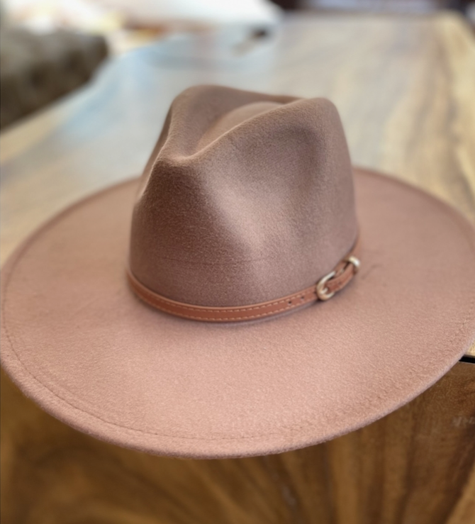 Structured Panama hat in vegan felt